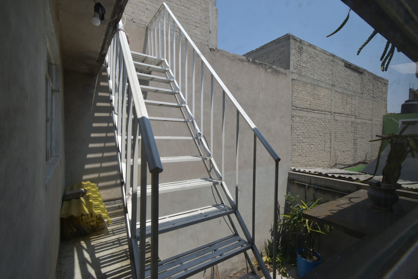 30_escaleratecho